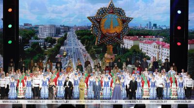 W Pałacu Republiki odbyły się uroczystości z okazji Dnia Jedności Narodów Białorusi i Rosji 