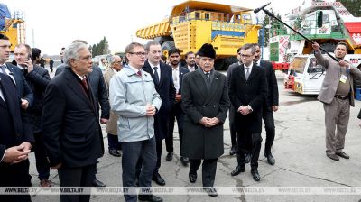 Premier Pakistanu wysoko ocenił sprzęt BELAZ i obiecał, że ponownie odwiedzi ten zakład 