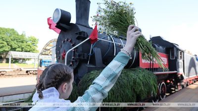 Silny emocjonalny i patriotyczny projekt. Mieszkańcy Witebska powitali „Pociąg Zwycięstwa” 