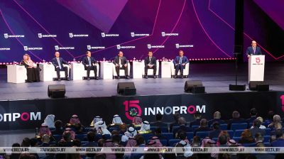 Przywództwo technologiczne zostało omówione podczas sesji strategicznej "INNOPROM" 