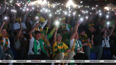 Grodno kibicowało drużynie „Niemen”: tysiące ludzi oglądało drugi mecz play-off Ligi Konferencji UEFA w centrum miasta 
