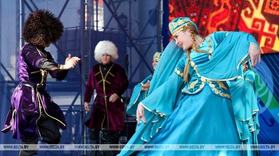 Argentyńczycy, Chińczycy, Gruzini. Dziesiątki narodowości zaprezentowały swoją kulturę w centrum Mińska 