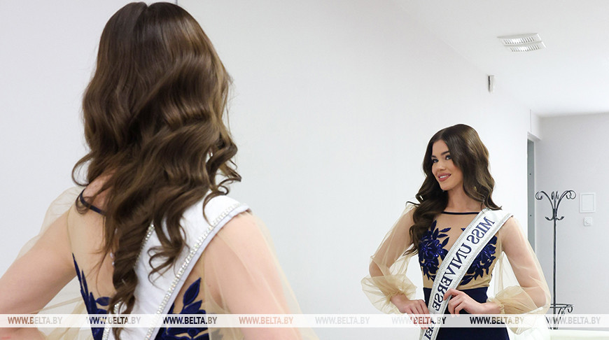 Białoruska piękność Alena Kuczeruk przygotowuje się do konkursu „Miss Universe” 