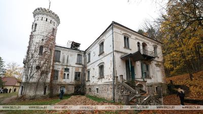 Zabytki. Dwór Segenej w głębi wiejskiej 