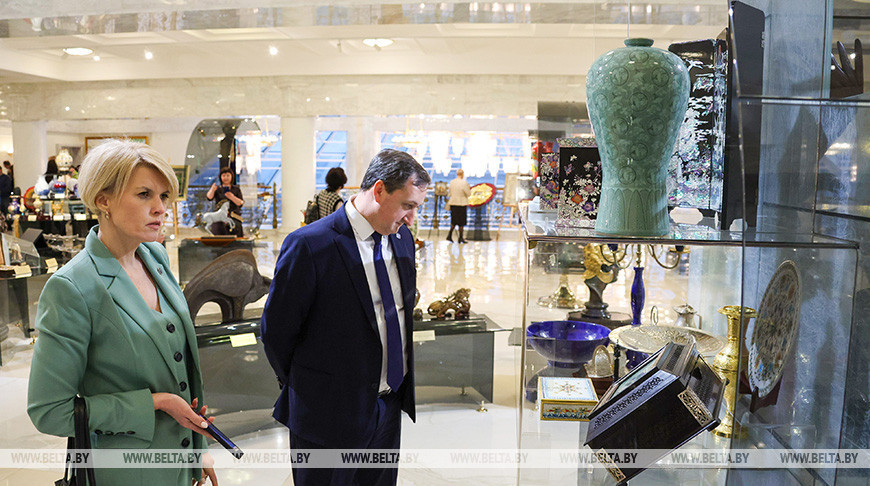 „Piękno i powściągliwość, ciepło i przytulność”. Wielkość i wnętrza Pałacu Niepodległości zrobiły wrażenie na nowych gościach 