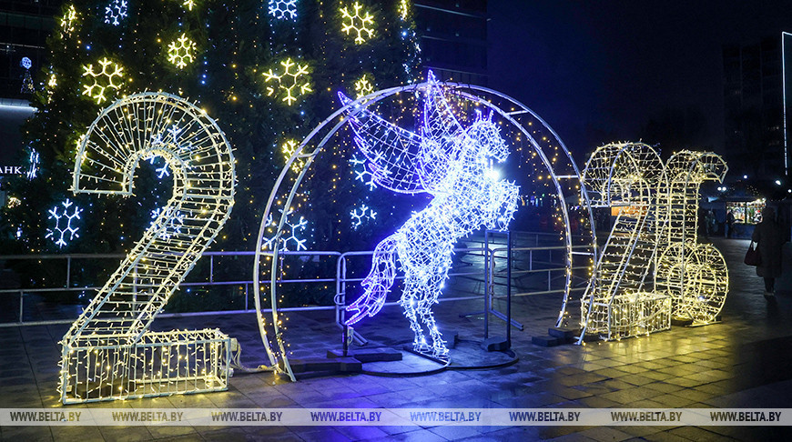 Świąteczna atmosfera panuje na ulicach białoruskich miast 