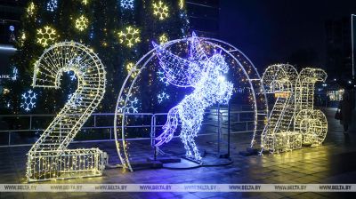 Świąteczna atmosfera panuje na ulicach białoruskich miast 