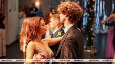 Młodzi i piękni: w Narodowej Szkole Urody odbył się coroczny uroczysty bal noworoczny 