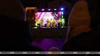 Noworoczna atmosfera i bajkowi bohaterowie w barwnych przedstawieniach: świąteczne lokacje w Mińsku 