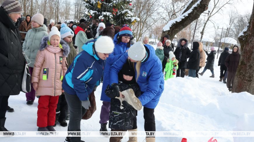 W Mohylewie odbyły się mistrzostwa w rzucaniu walonkiem 