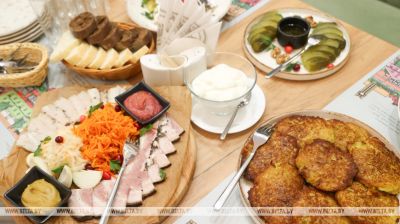 „Każdego piątku – rodzinne, swoje”: w Brześciu zaprezentowano zestawy białoruskich potraw 