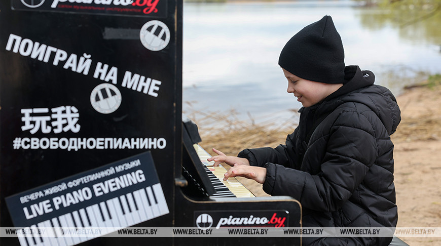 Muzyka na żywo rozbrzmiewała na tle natury: akcja „Wolne pianino” odbyła się nad Mińskim Morzem 