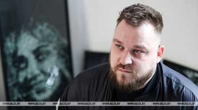 Kryształowy artysta. Samouk z Baranowicz tworzy wyjątkowe obrazy na szkle 