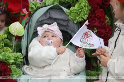 Mama, tata i maluch w wózku. W Grodnie odbyła się niezwykła parada z okazji zbliżającego się Dnia Dziecka 