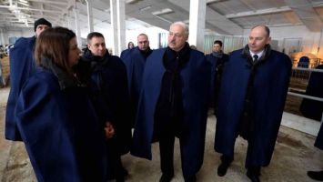 Robocza sobota u Prezydenta Białorusi. Gdzie pozaplanowo przybył Łukaszenka i dlaczego wziął się za widły