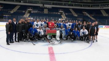 Łukaszenkа przyjechał na trening „Dynama-Mińsk”, aby wesprzeć "żubrów" przed 1/4 finału Pucharu Gagarina