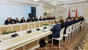 Koleje Białoruskie, studia magisterskie, żywienie w szkołach i wspieranie młodzieży. Najważniejsze na spotkaniu Łukaszenki z Radą Ministrów