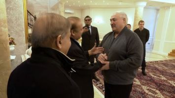 Łukaszenka i Shahbaz Sharif odbyli nieformalne spotkanie