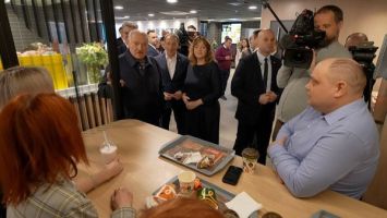 8 marca Łukaszenka odwiedził jedną z restauracji sieci „Mak.baj” i spróbował miejscowego menu