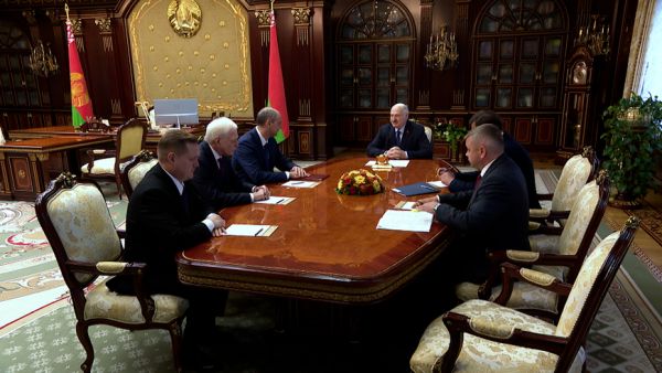 Łukaszenka na spotkaniu z rosyjskim gubernatorem zaproponował, że nadstawi ramię w rafinacji ropy naftowej