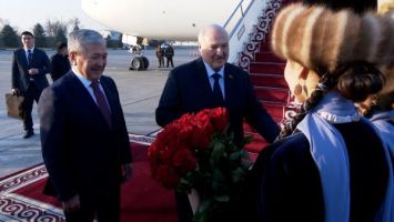 Łukaszenka przybył do Biszkeku, gdzie weźmie udział w szczycie OUBZ