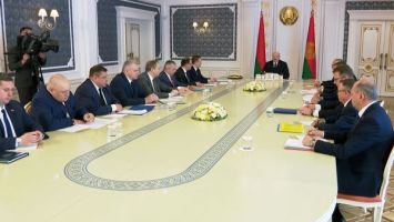 „Nie zwlekać, tylko wiercić”. Łukaszenka stawia przed naftowcami ambitne zadania