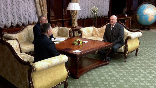 „Ani w lewo, ani w prawo”. Łukaszenka wyjaśnił, dlaczego sędziowie są najbardziej zależnymi ludźmi