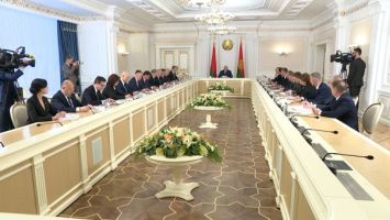 Łukaszenka przeprowadził spotkanie z kierownictwem Administracji Prezydenta