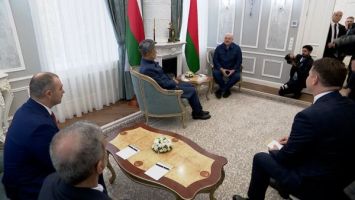 Przywódcy Białorusi i Omanu kontynuowali rozpoczęty dzień wcześniej dialog w domowej atmosferze