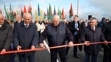 Łukaszenka w Mozyrze otworzył odnowiony most nad rzeką Prypeć