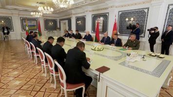 
 Łukaszenka spotkał się z premierem Mjanmy 
 
  
 